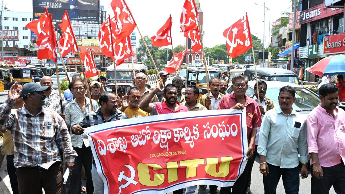 Vizag autorickshaw drivers protest fuel price hike, demand subsidised rates from State government