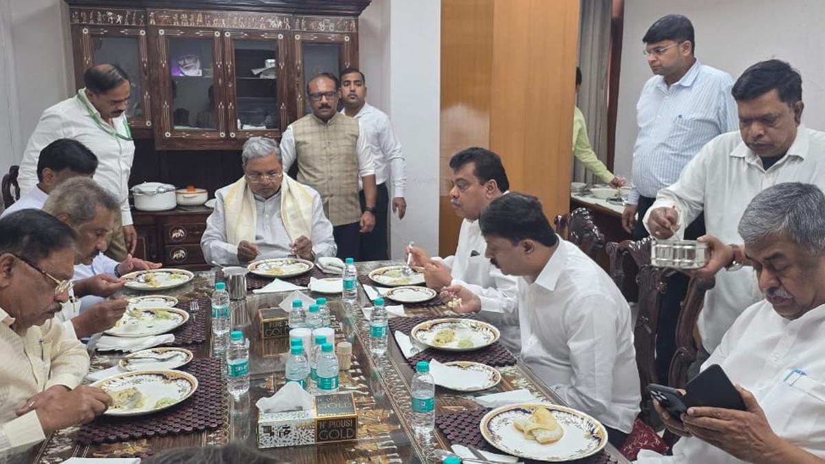 Ahead of crucial Congress meeting, Karnataka CM has breakfast with loyalists in Delhi