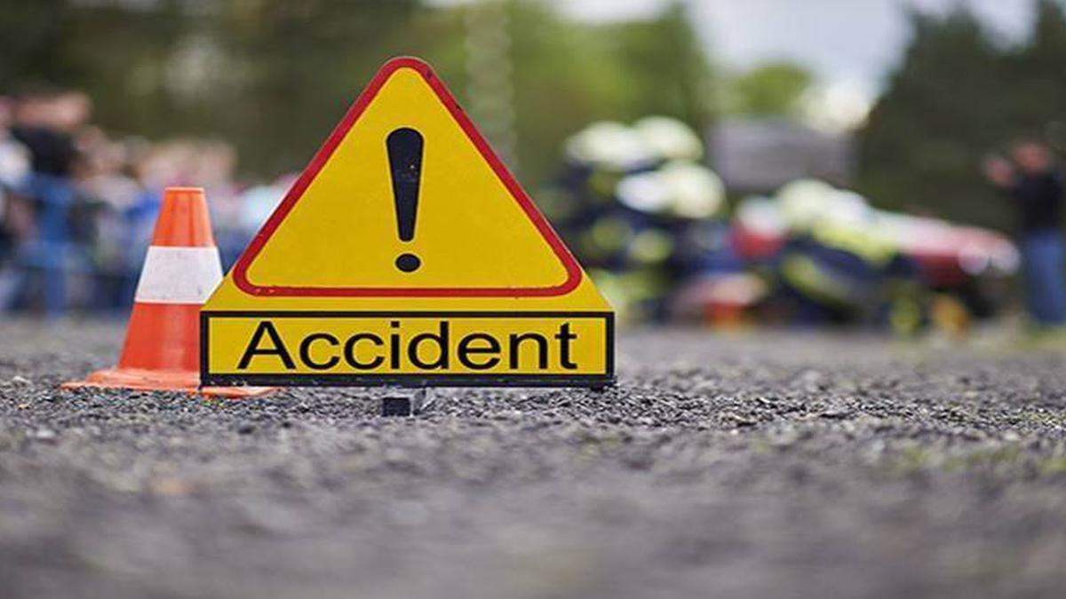Driver charred to death in bus-truck collision on highway in Uttar Pradesh’s Firozabad