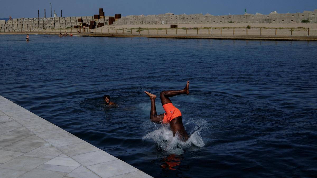 Europe sweats through new heatwave, with worse to come