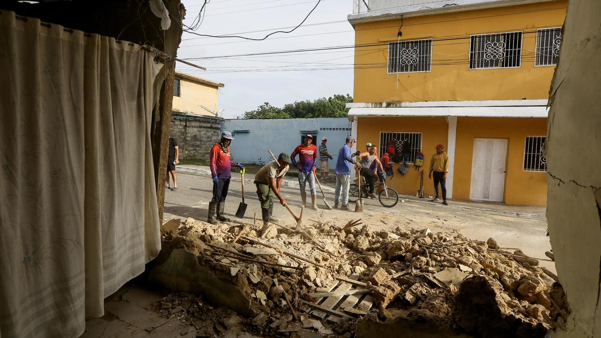 Venezuela earthquake: Venezuelans search rubble for survivors as death toll climbs to 188
