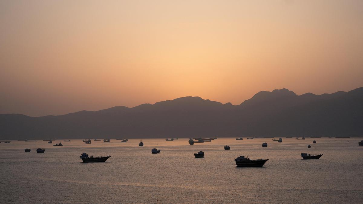 DGS withdraws restriction on the movement of Indian ships in the Strait of Hormuz