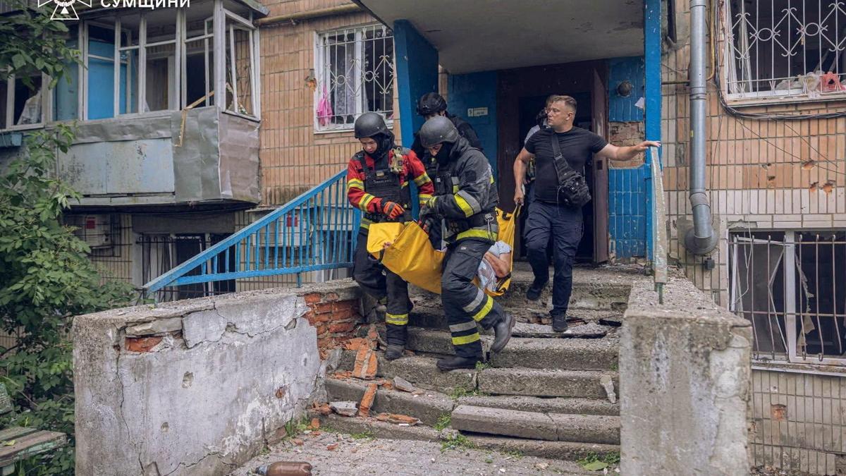 Ukraine, Russia airstrikes kill 5, wound dozens