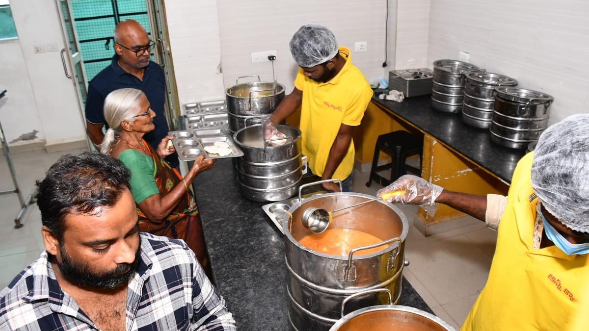 KMC Commissioner expresses ire over supervision teams of Anna Canteens