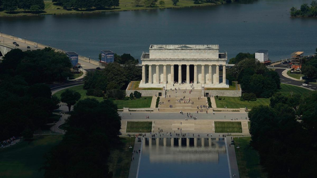 Washington Reflecting Pool now under surveillance as Trump blames vandals for green algae