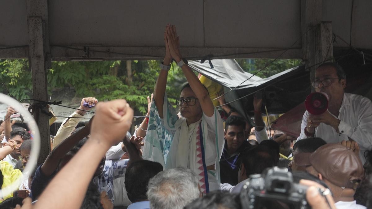 Trinamool chief Mamata sits on dharna in Kolkata to protest ‘post-poll violence’