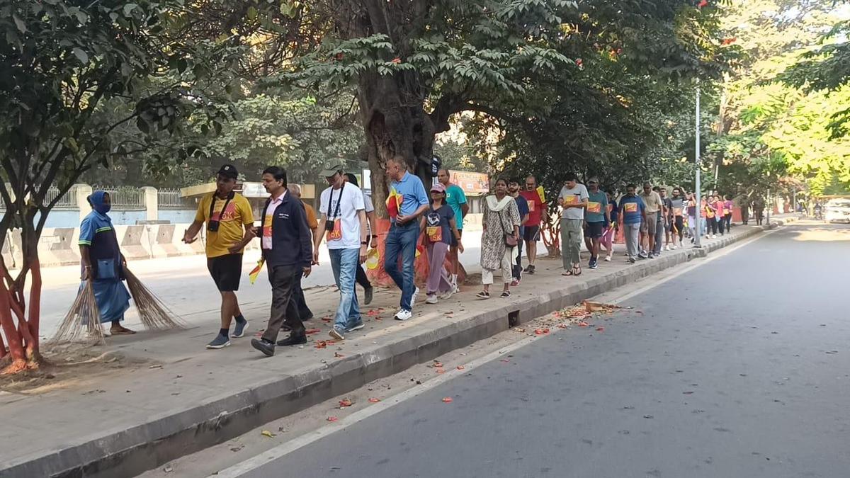 SC declares right to walk on footpath a fundamental right, wants law