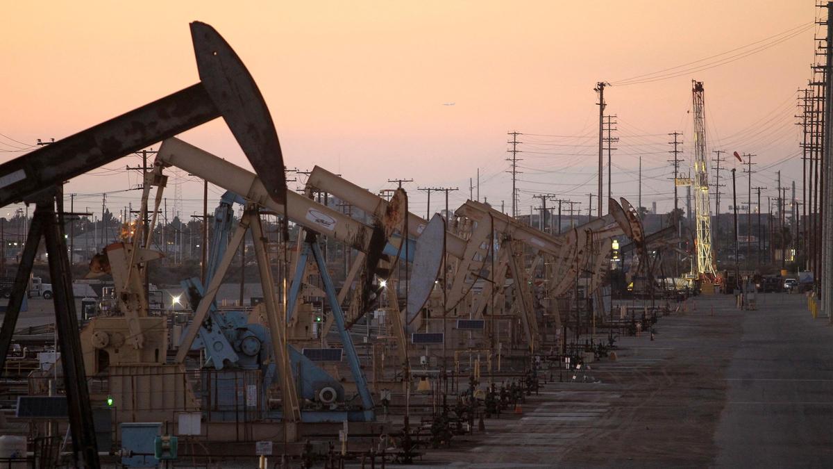 Gulf oil exports jump in June on record UAE flows
