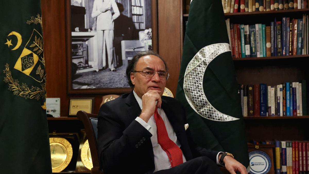 Pakistan seeks $10 billion U.S. economic support facility