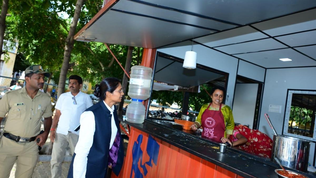 Mandya ZP CEO inspects Akka Cafe, stresses food quality