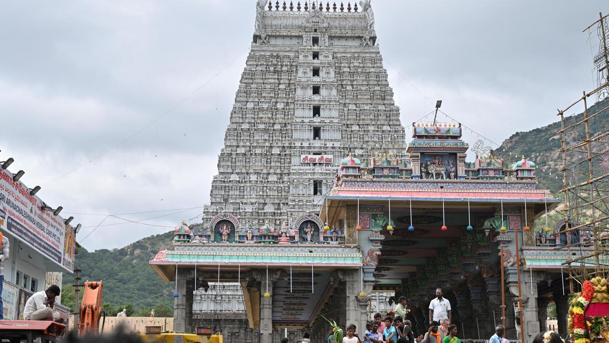 Man held for using duplicate keys to allow devotees worship at Arunachaleswarar temple in Tiruvannamalai