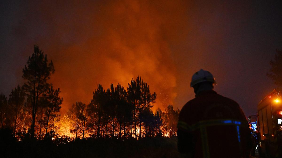 France orders 4,000 more evacuated as fires displace a third of a million across southwest Europe