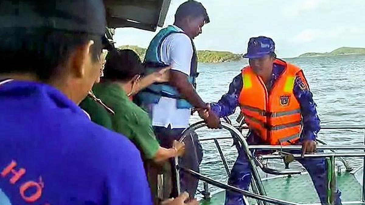 Boat carrying tourists had barely left shore when it capsized, says witness