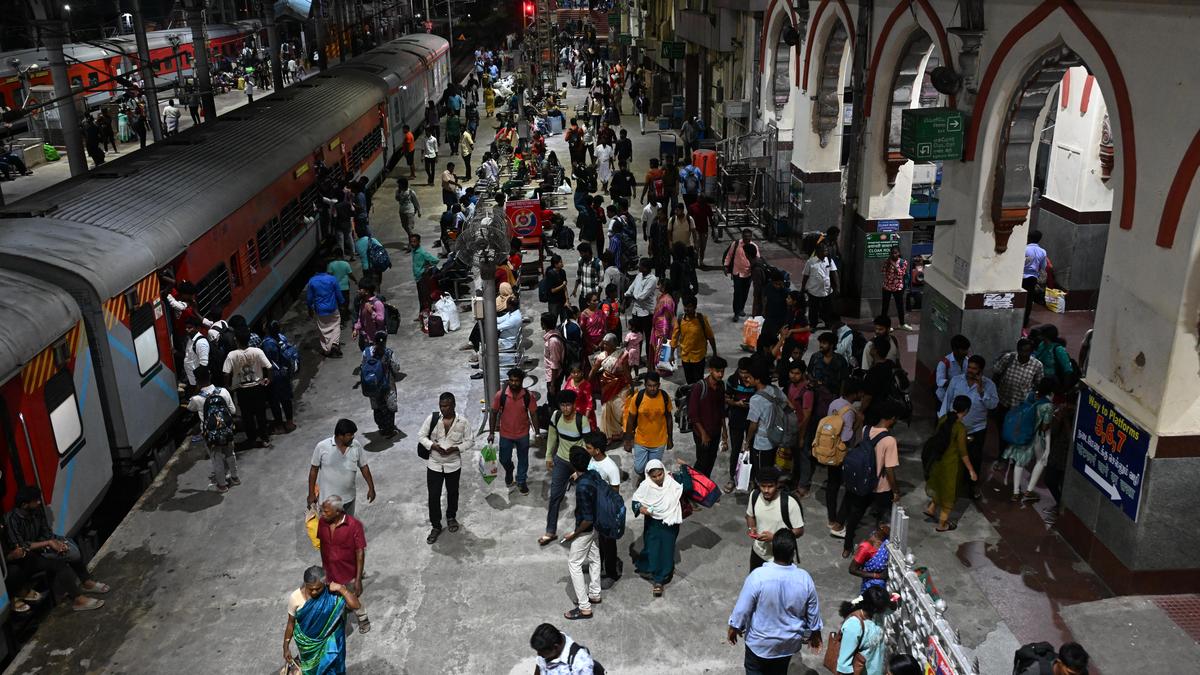 Scuffle between ticket examiner and lawyer causes stir among commuters at Egmore railway station
