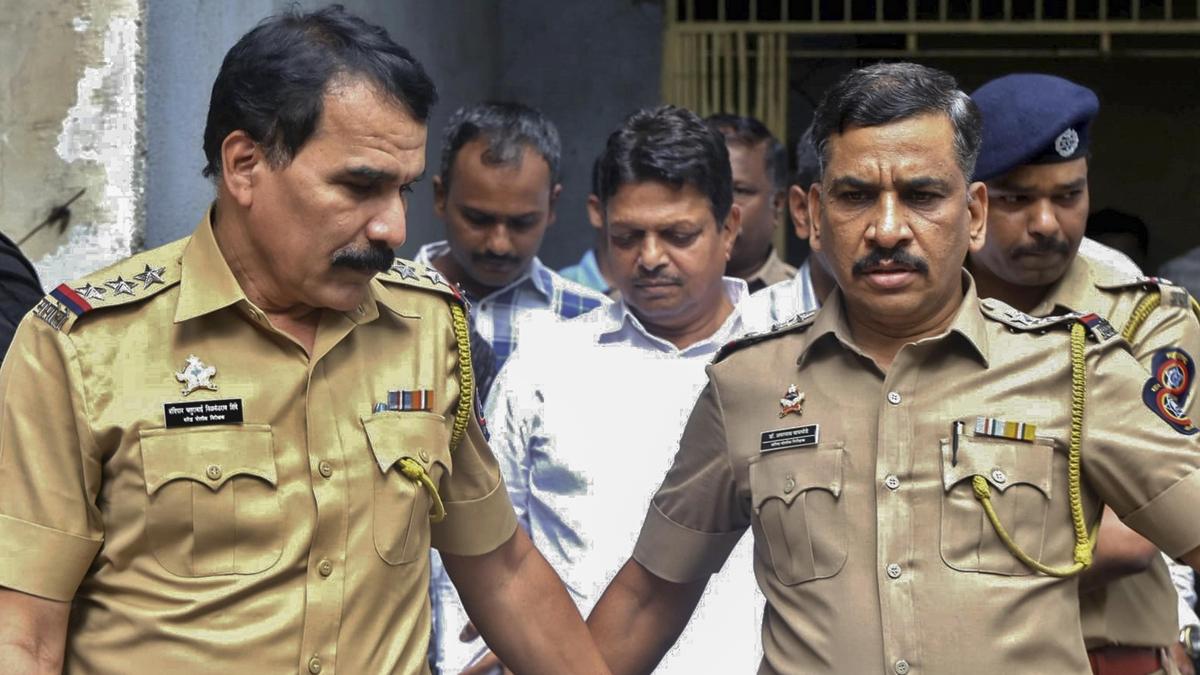 Doctors assault case: Bombay HC stays bail granted to Shiv Sena corporator, asks him to surrender