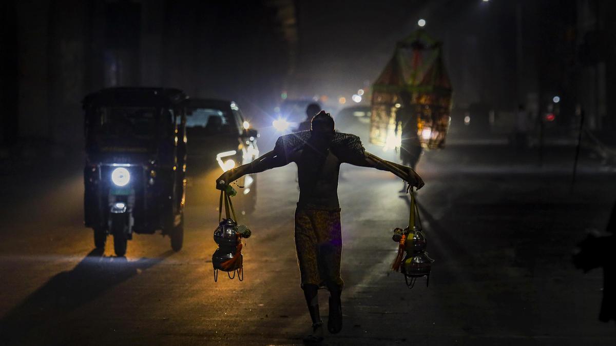 Kanwariyas vandalise pickup after ‘contact’ with kanwar in Uttar Pradesh’s Muzaffarnagar