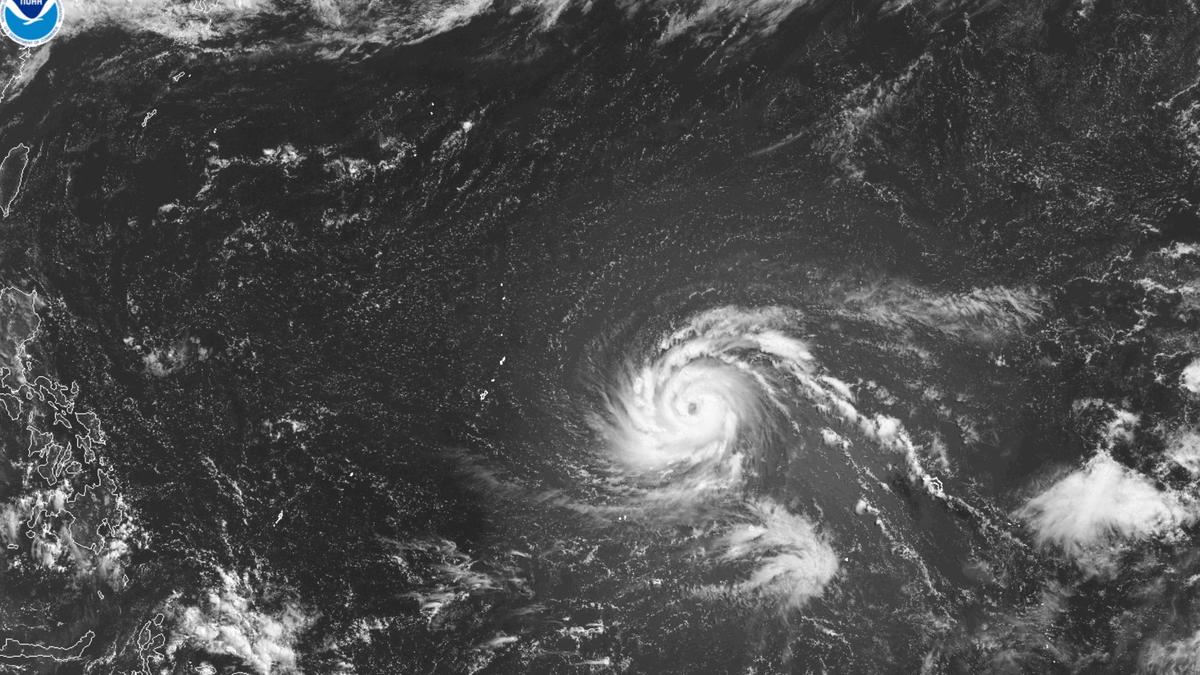 Projected ‘super typhoon’ barrels towards U.S. Pacific islands