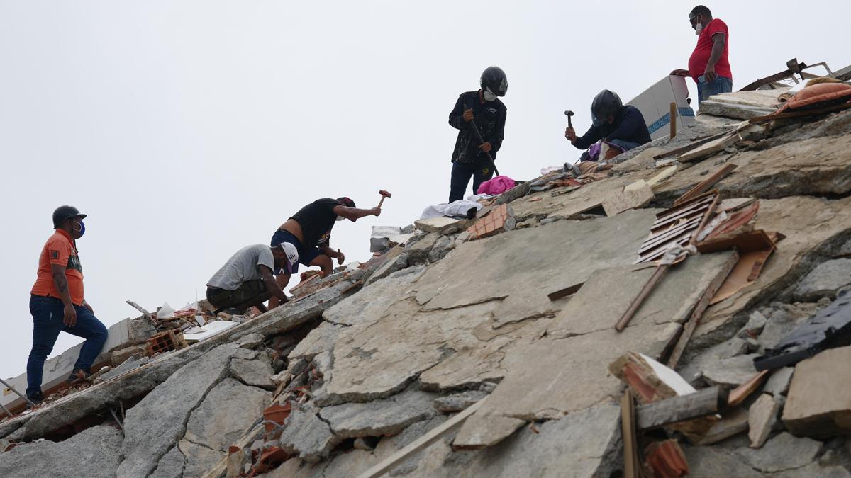 Venezuela quake deaths rise to 1,943, lawmaker says