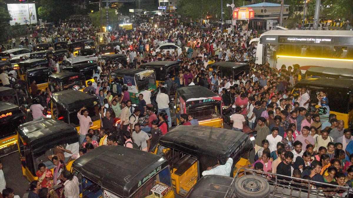 Giri Pradakshina jams Visakhapatnam roads till past midnight; four-hour gridlock at Venkojipalem