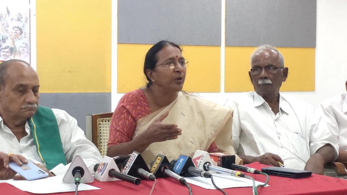 Compensate Veligonda project evacuees in full before shifting, demand farmers’ groups