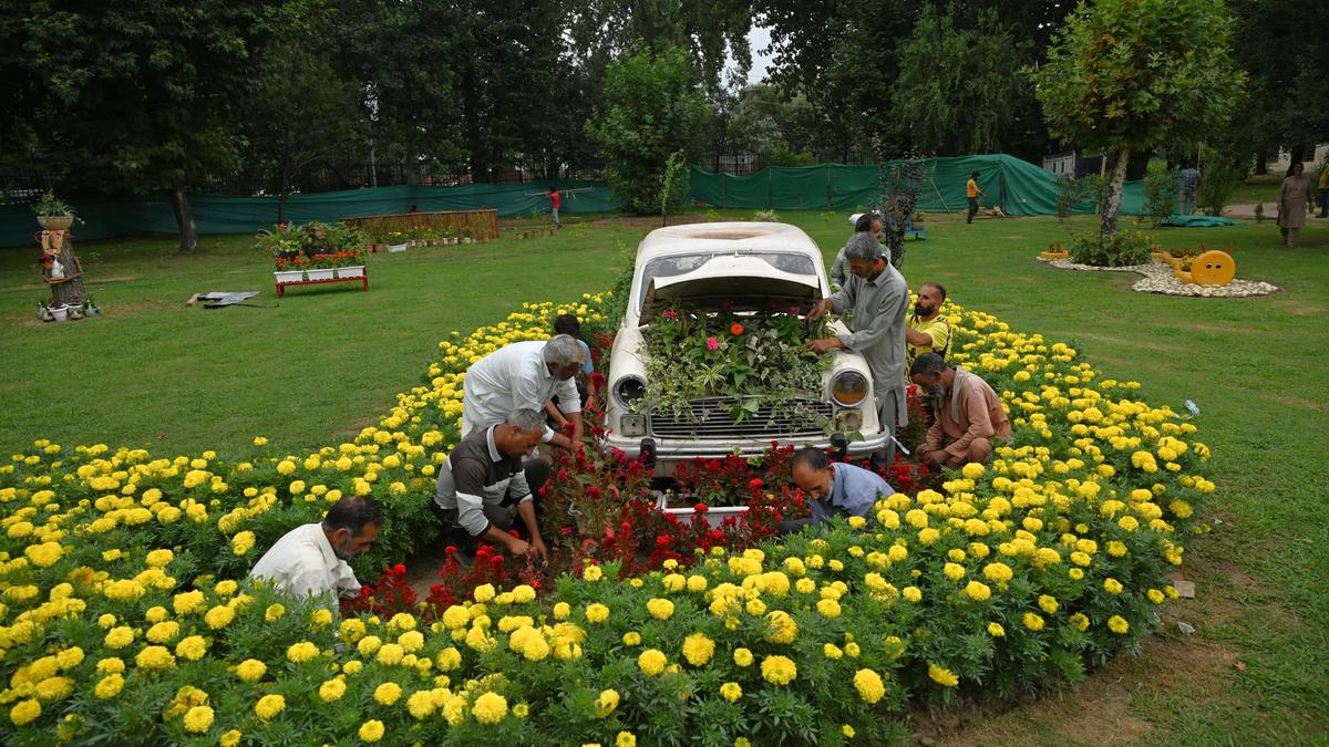 HMT-made tractor, ‘70s jeep among planters at Srinagar’s first-ever ‘waste-to-wonder’ garden