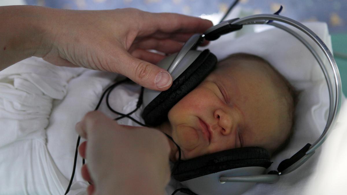 Is social media encouraging dangerous home births? | Explained