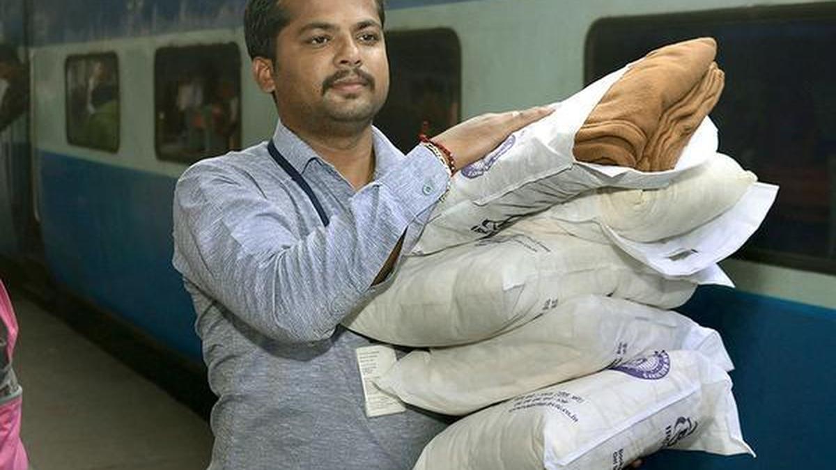 Railway Ministry reiterates bedroll kit directive for RAC passengers after repeated complaints