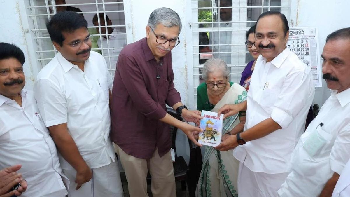 Kerala Chief Minister releases critic M. Leelavathi’s Bharathalokam