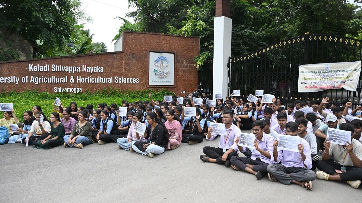 Agriculture students block gate of university campus in Shivamogga over recruitment norms