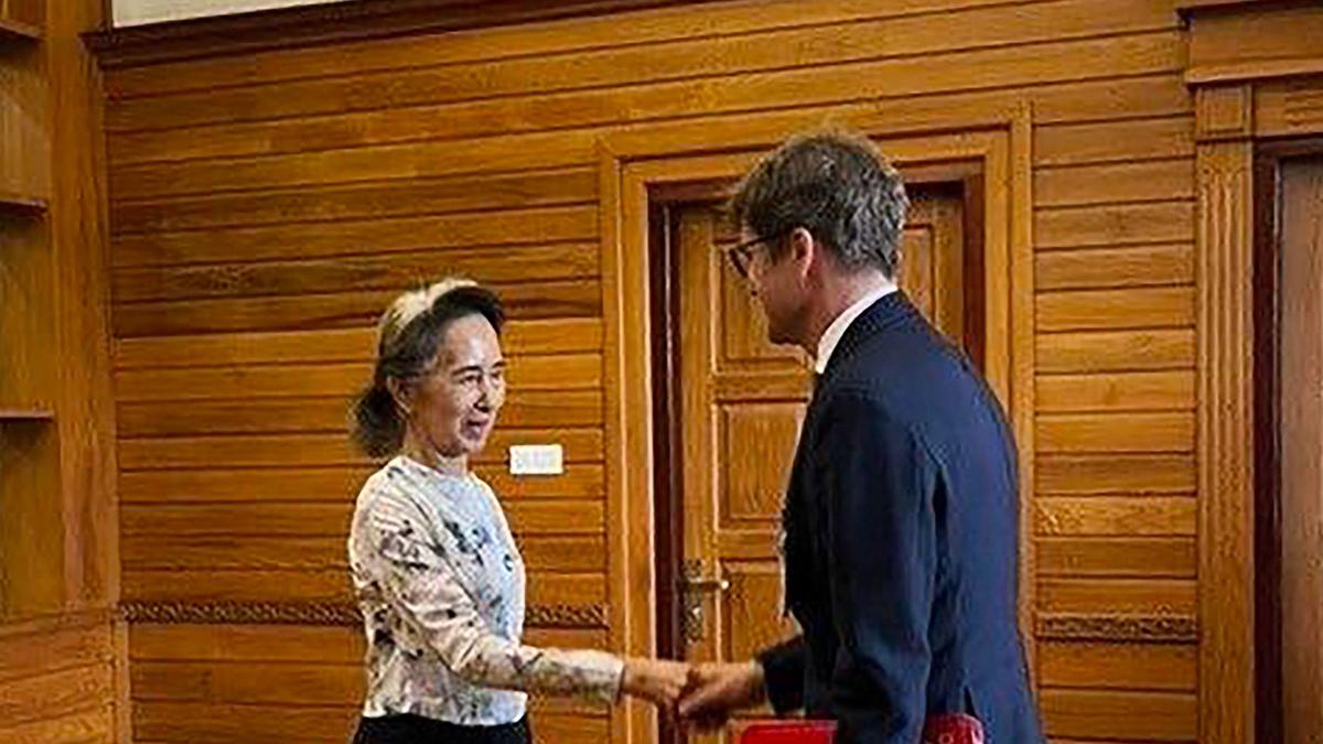 Myanmar’s Aung San Suu Kyi meets Red Cross official, government says