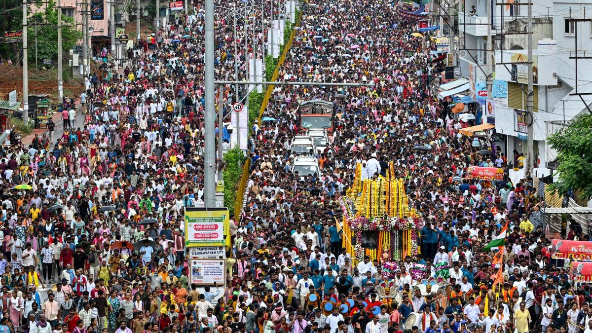 Over two lakh on the Simhachalam Giri Pradakshina route; 1.35 lakh set out in an hour