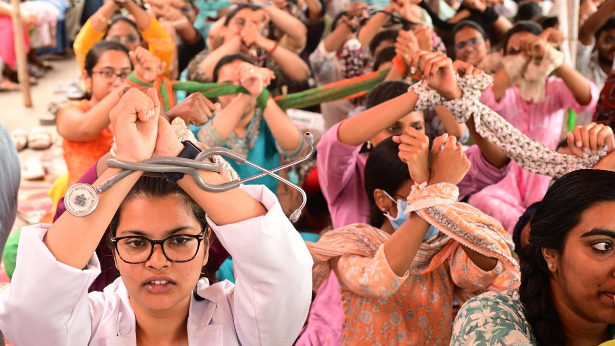 With no word from govt. on talks, junior doctors continue strike in Andhra Pradesh