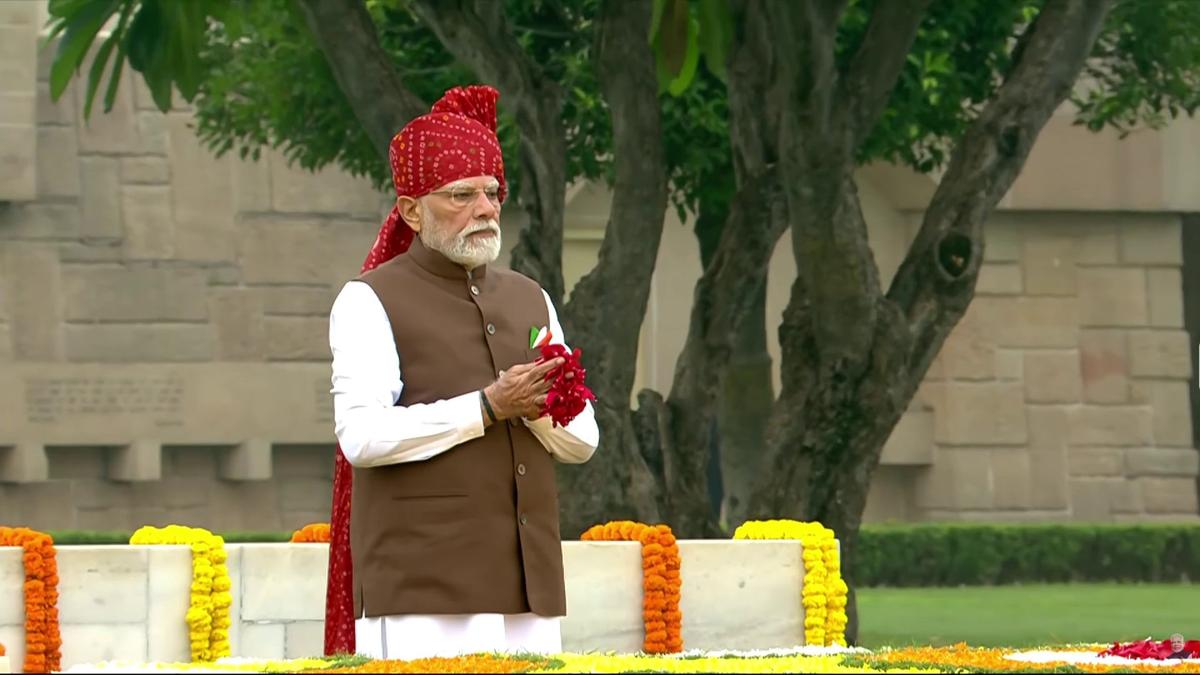 PM Modi greets people on Independence Day