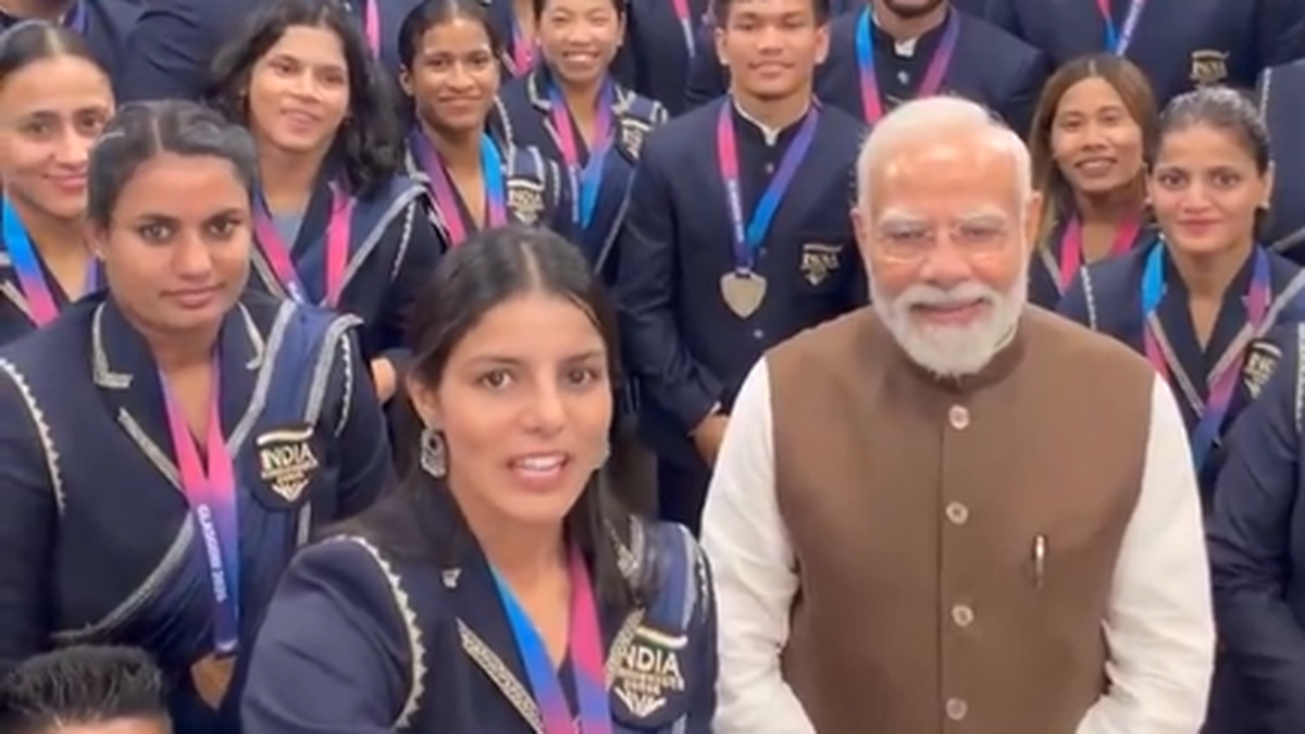 PM Modi meets CWG medallists, lauds their performances